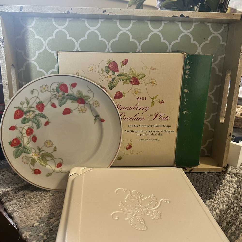 Avon Strawberry Porcelain Plate - White